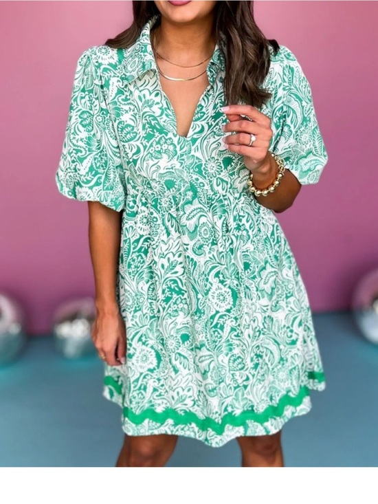 Umgee Dresses & Skirts - NWT UMGEE WHITE & GREEN PAISLEY DRESS PERFECT FOR SPRING AND SUMMER